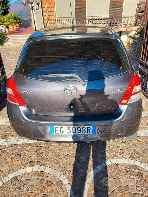 Usata Toyota Yaris 65 CV (47 kW) 2011 Utilitaria