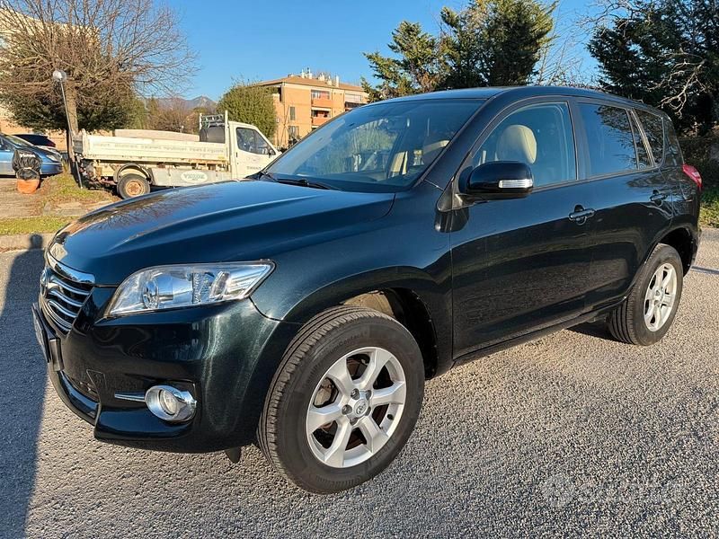 Usado Toyota RAV4 150 CV (110 kW) 2011 Negro SUV