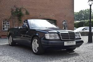 Usata Mercedes E200 136 CV (100 kW) 1997 Blu Cabrio