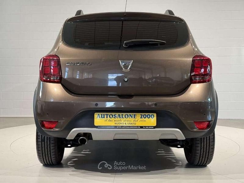 Usata Dacia Sandero Comfort 90 CV (66 kW) 2019 Marrone Berlina
