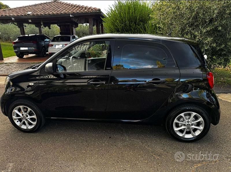 Usata Smart ForFour Passion 71 CV (52 kW) 2020 Nero Utilitaria
