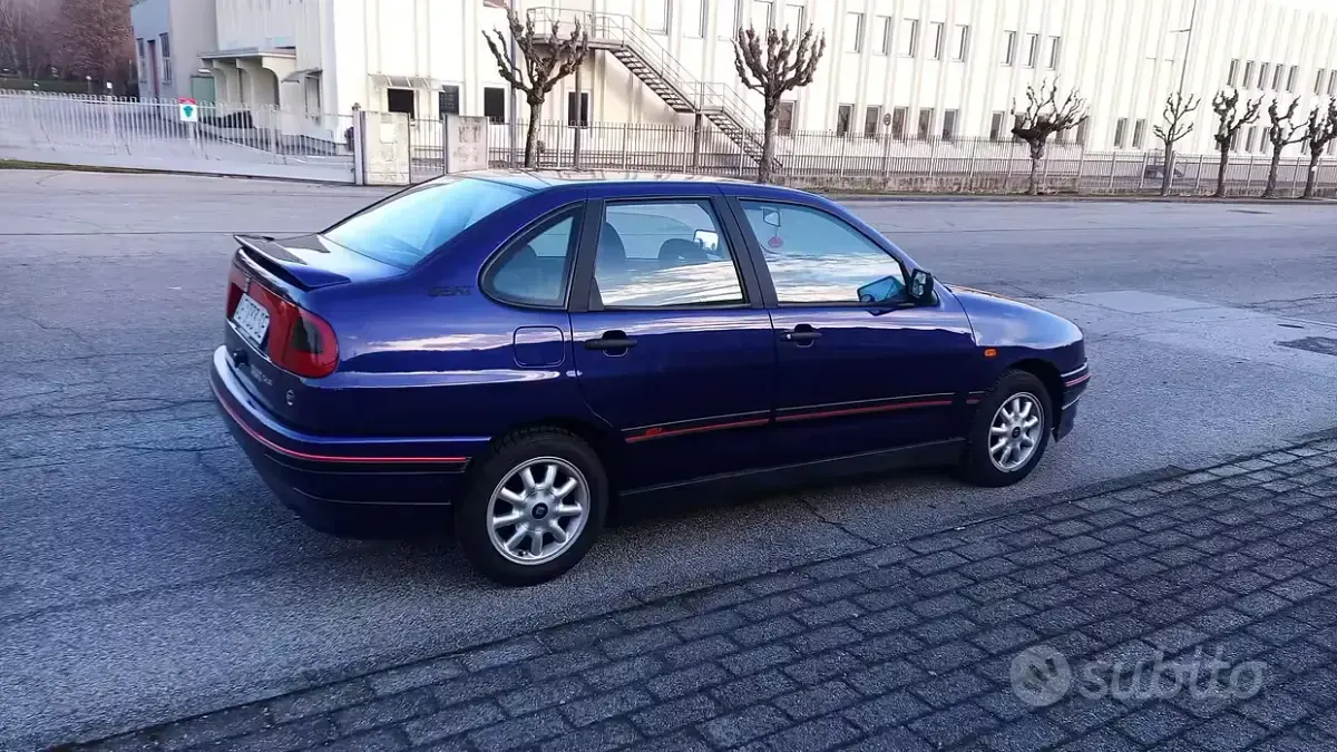 Usata Seat Cordoba 75 CV (55 kW) 1994 Blu Berlina