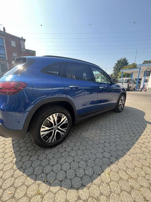 Usata Mercedes GLA250 Advanced 163 CV (119 kW) 2024 Blu/azzurro SUV