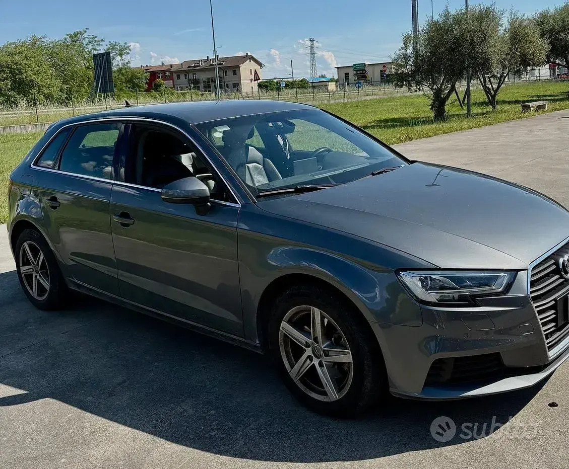 Gebraucht Audi A3 105 PS (77 kW) 2019 Grau Limousine