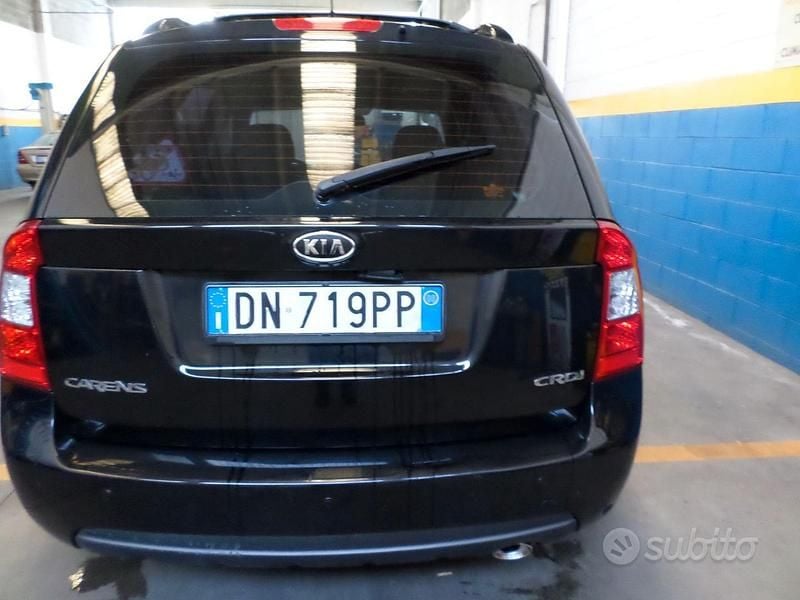 Usata Kia Carens 140 CV (102 kW) 2008 Nero Monovolume