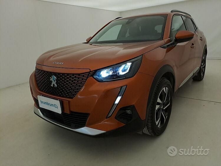 Usata Peugeot e-2008 Allure 100 kW (136 CV) 2021 Arancione SUV