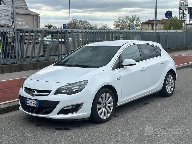 Usata Opel Astra Cosmo 140 CV (102 kW) 2015 Bianco Station wagon