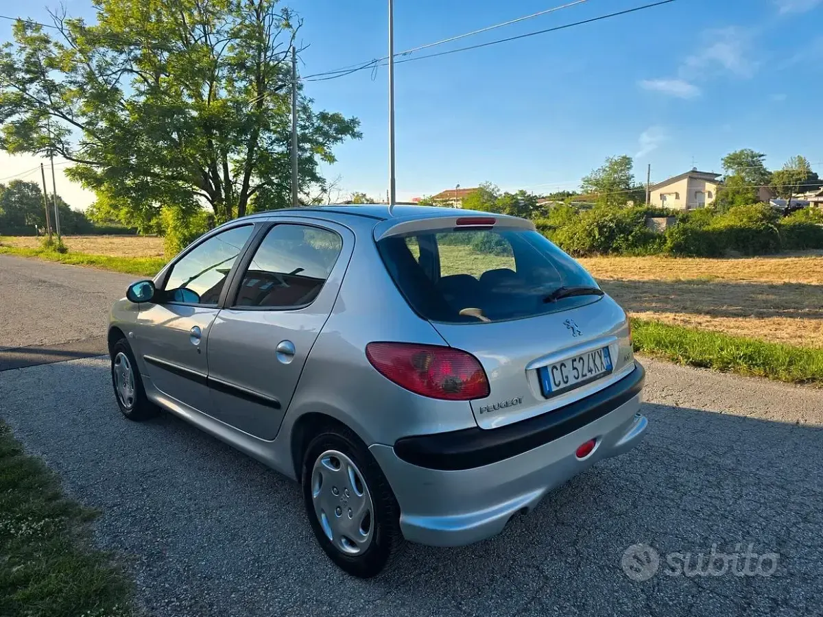 Usata Peugeot 206 75 CV (55 kW) 2003 Grigio Berlina