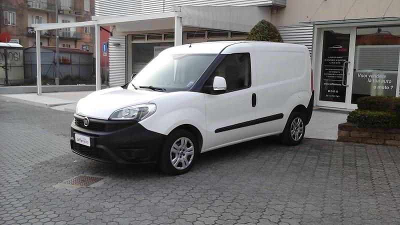 Usata Fiat Doblò 105 CV (77 kW) 2017 Bianco Monovolume