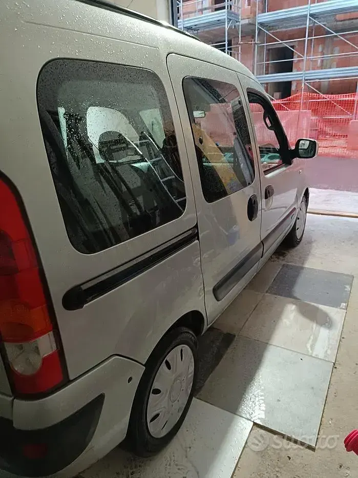 Usata Renault Kangoo 84 CV (61 kW) 2007 Grigio Monovolume