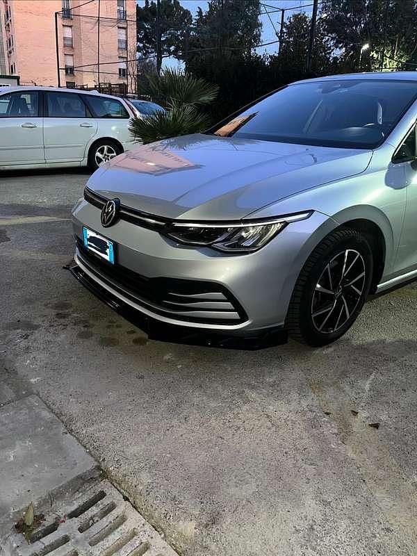 Usata VW Golf VIII Life 110 CV (80 kW) 2020 Argento Berlina