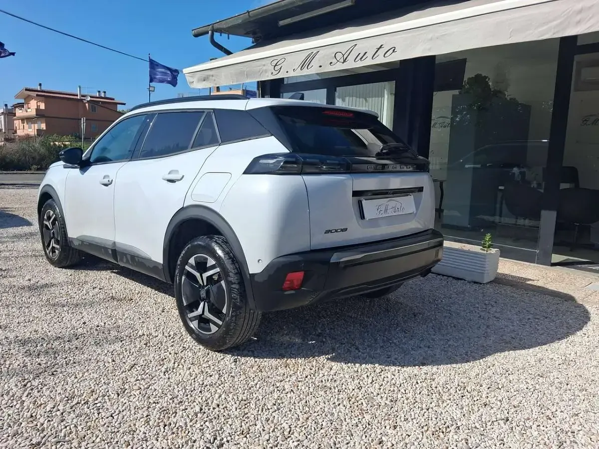 Usata Peugeot 2008 Allure 102 CV (75 kW) 2025 Bianco okenite SUV
