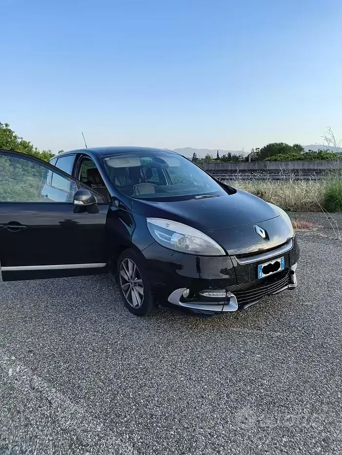 Usata Renault Scénic III 110 CV (80 kW) 2012 Nero Monovolume