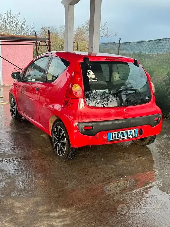 Usata Peugeot 107 68 CV (50 kW) 2009 Rosso Utilitaria