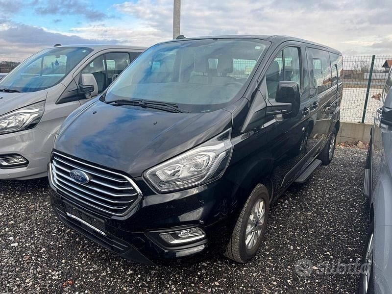 Usata Ford Transit Custom 105 CV (77 kW) 2023 Nero Monovolume