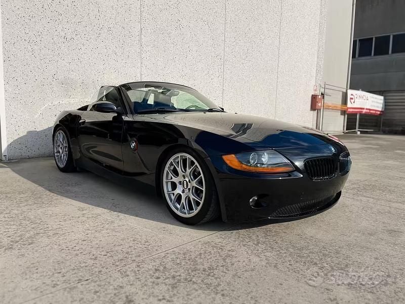 Begagnad BMW Z4 Efficient Dynamics 192 HK (141 kW) 2003 Svart Cab