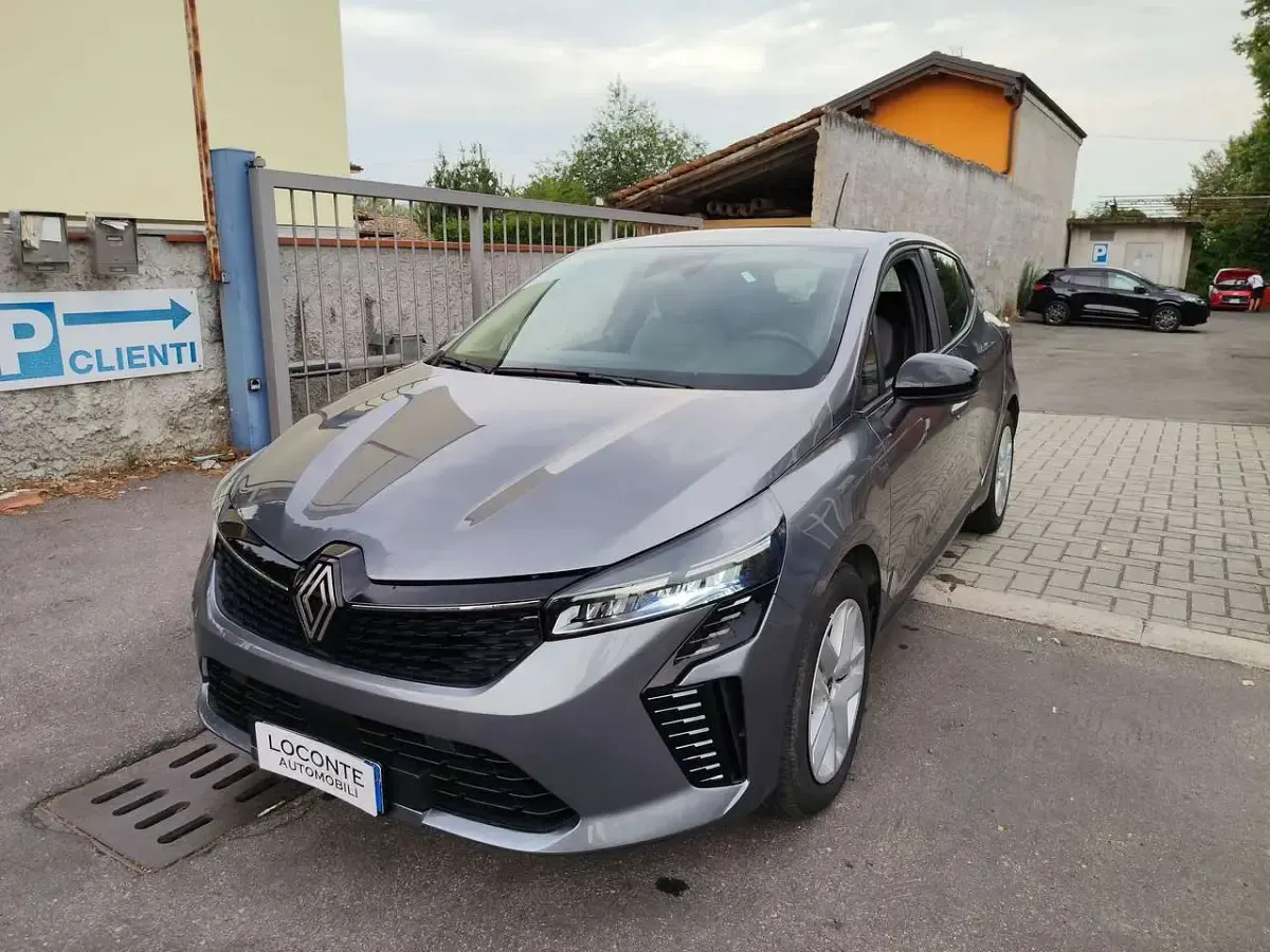 Usata Renault Clio V 101 CV (74 kW) 2024 Grigio Berlina