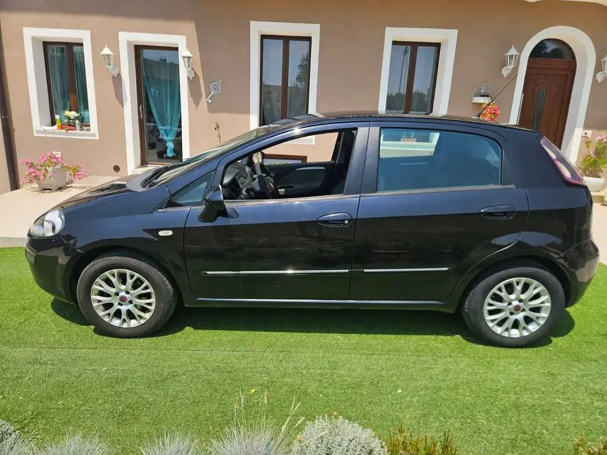 Usata Fiat Punto Evo Dynamic 77 CV (56 kW) 2010 Nero Utilitaria