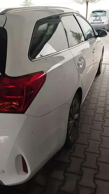 Usata Toyota Auris Hybrid Lounge 99 CV (72 kW) 2013 Bianco Station wagon