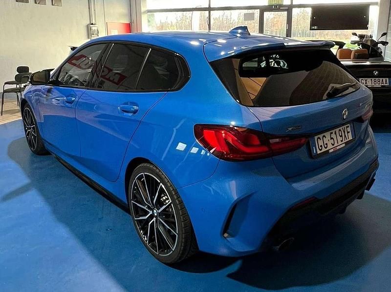 Usata BMW M135 306 CV (225 kW) 2022 Blu/azzurro Utilitaria