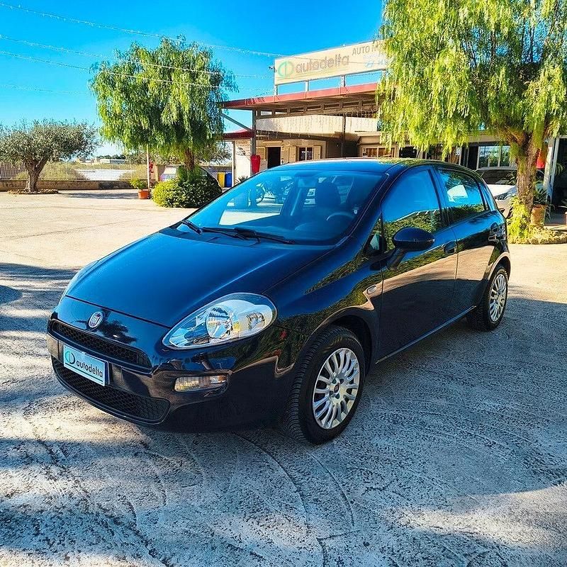 Usata Fiat Punto Street 69 CV (50 kW) 2015 Blu Berlina