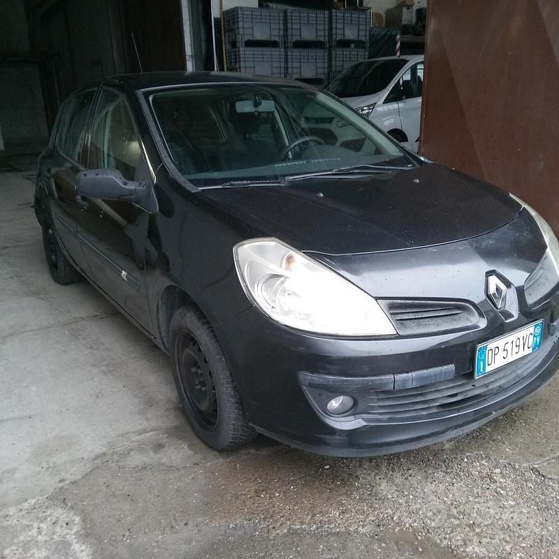 Nero Usata 2008 Renault Clio II Berlina | 1500 € (Super prezzo) - Immagine 1/4