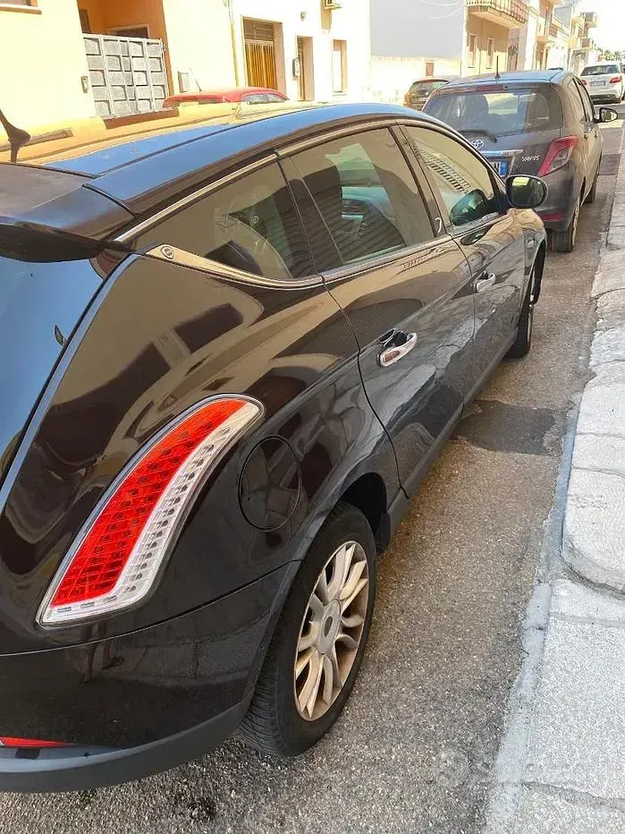 Usata Lancia Delta Gold 120 CV (88 kW) 2012 Nero Utilitaria