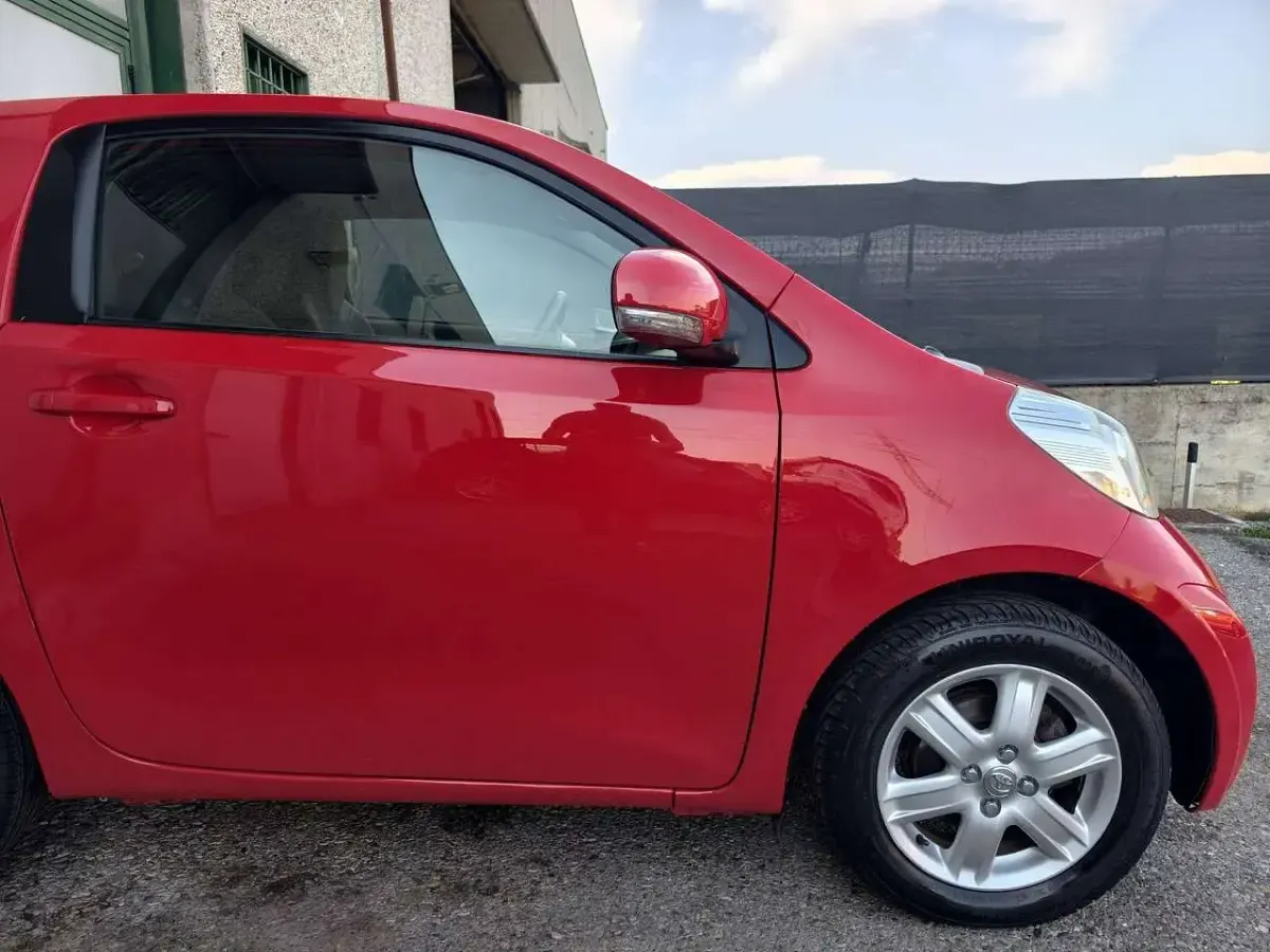 Usata Toyota iQ 68 CV (50 kW) 2010 Rosso Utilitaria