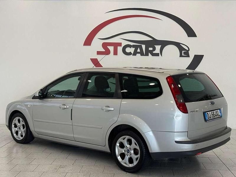 Usata Ford Focus Style 90 CV (66 kW) 2007 Argento Station wagon