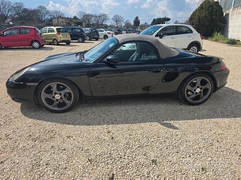 Second-hand Porsche Boxster 220 CP (161 kW) 2000 Negru Cabrio