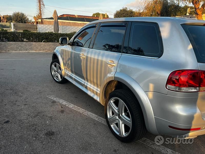 Usata VW Touareg 174 CV (127 kW) 2004 Grigio SUV