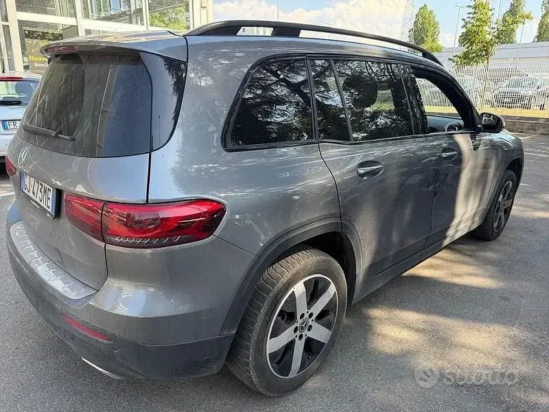 Usata Mercedes GLB200 Premium 150 CV (110 kW) 2022 Grigio scuro SUV