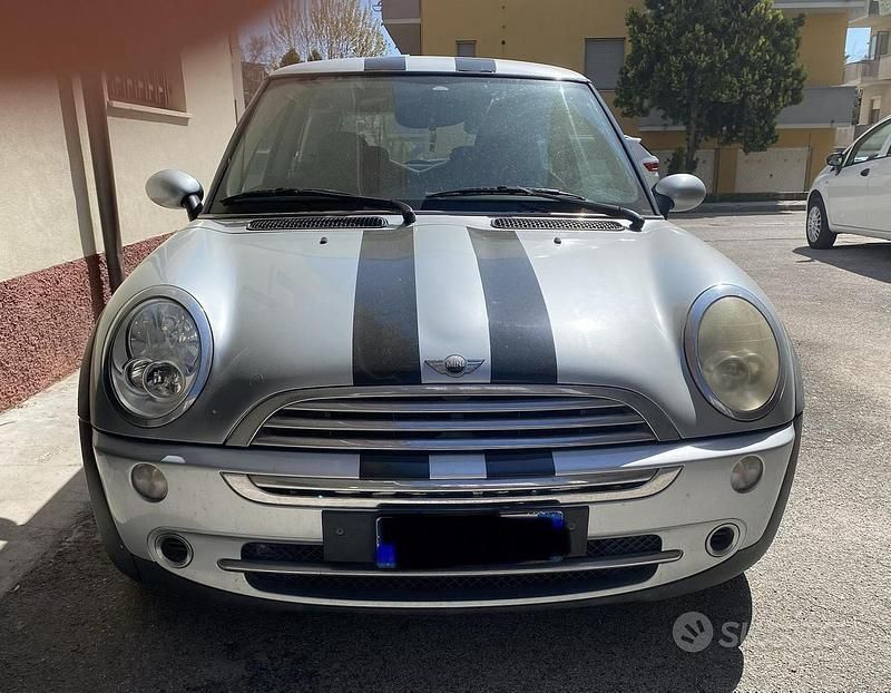 Begagnad Mini ONE 90 HK (66 kW) 2005 Grå Halvkombi