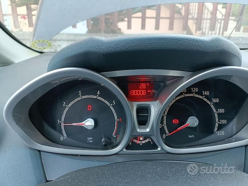 Usata Ford Fiesta 96 CV (70 kW) 2010 Nero Utilitaria