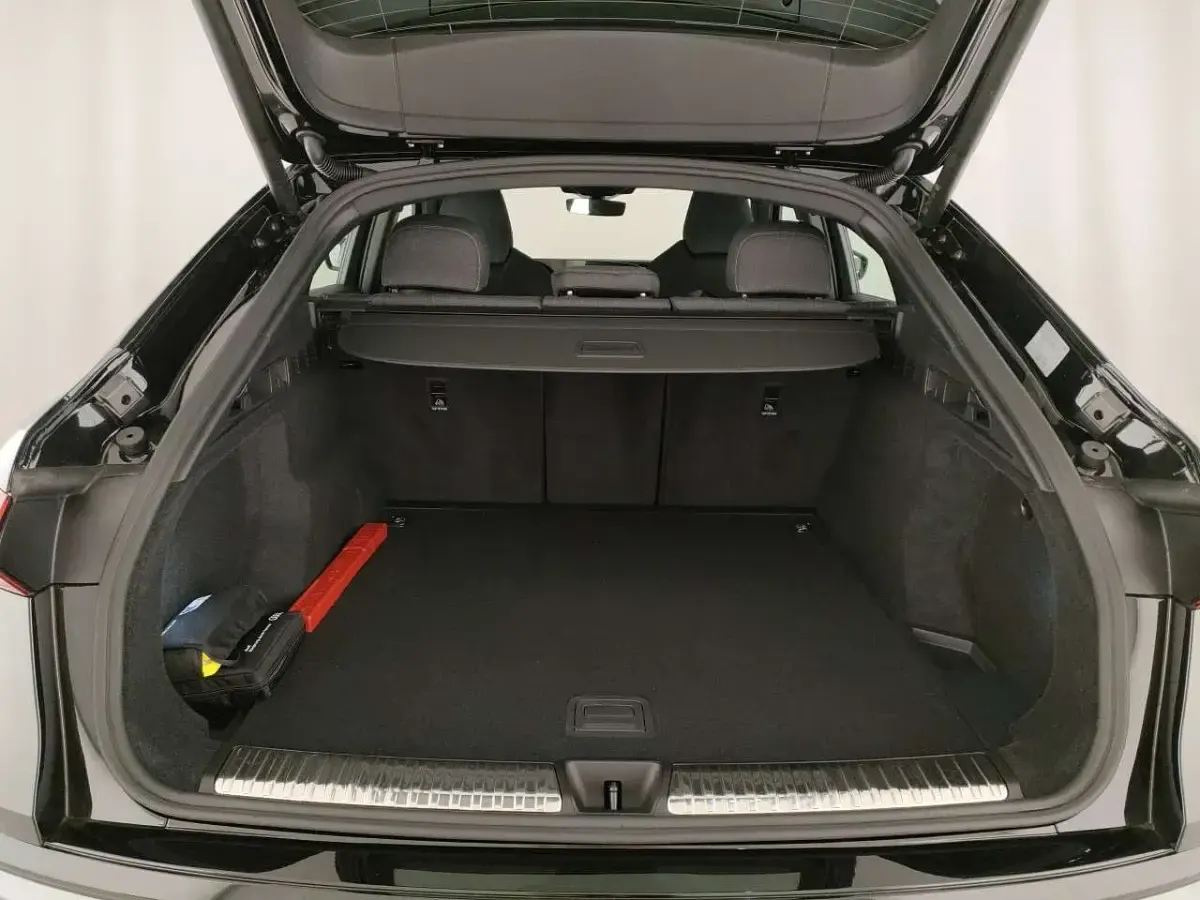 Nuova Audi Q5 Sportback S-Line 204 CV (150 kW) 2025 Negru mythos metalizzato SUV