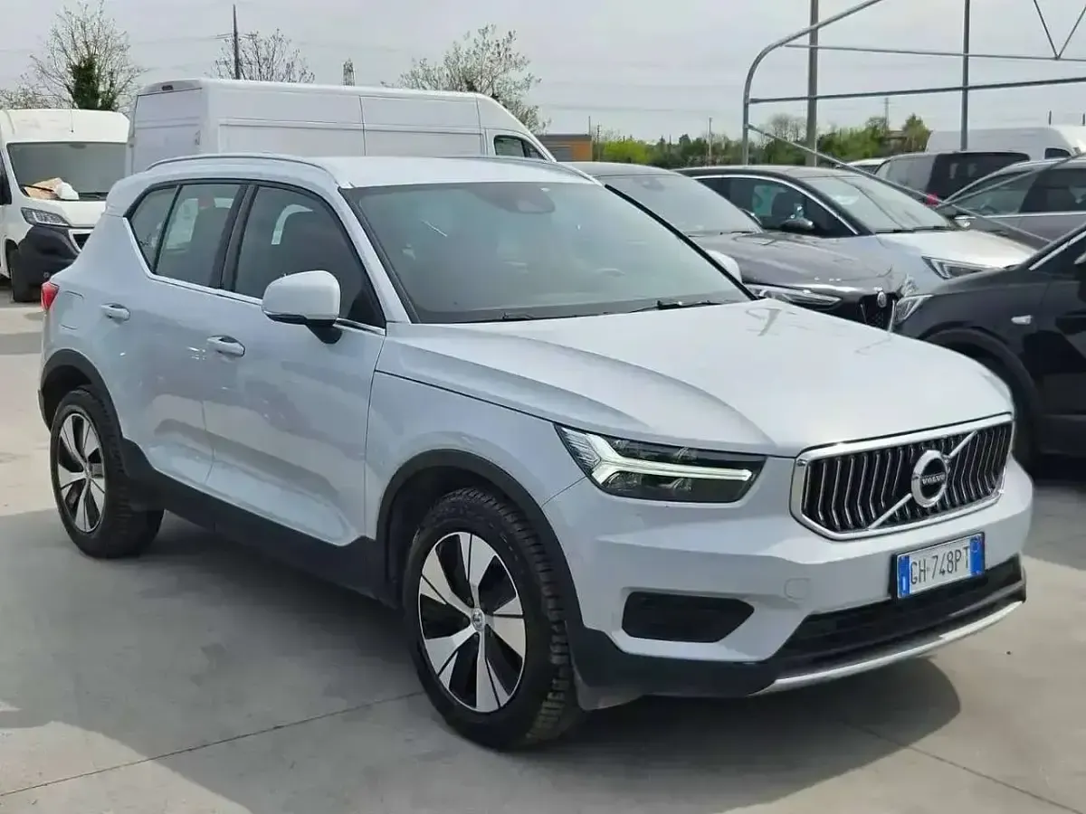 Usata Volvo XC40 Inscription 129 CV (94 kW) 2021 Argento SUV