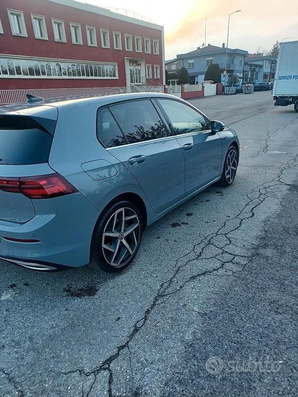 Usata VW Golf VIII Style 150 CV (110 kW) 2023 Grigio Berlina