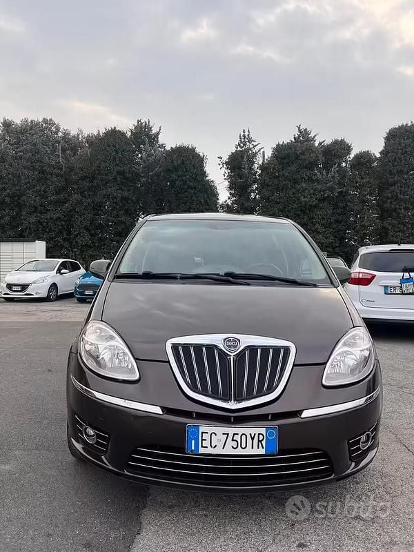 Usata Lancia Musa 95 CV (69 kW) 2010 Marrone Monovolume
