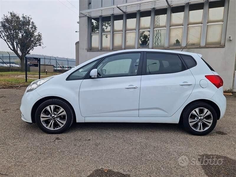 Usata Kia Venga 90 CV (66 kW) 2015 Bianco Utilitaria