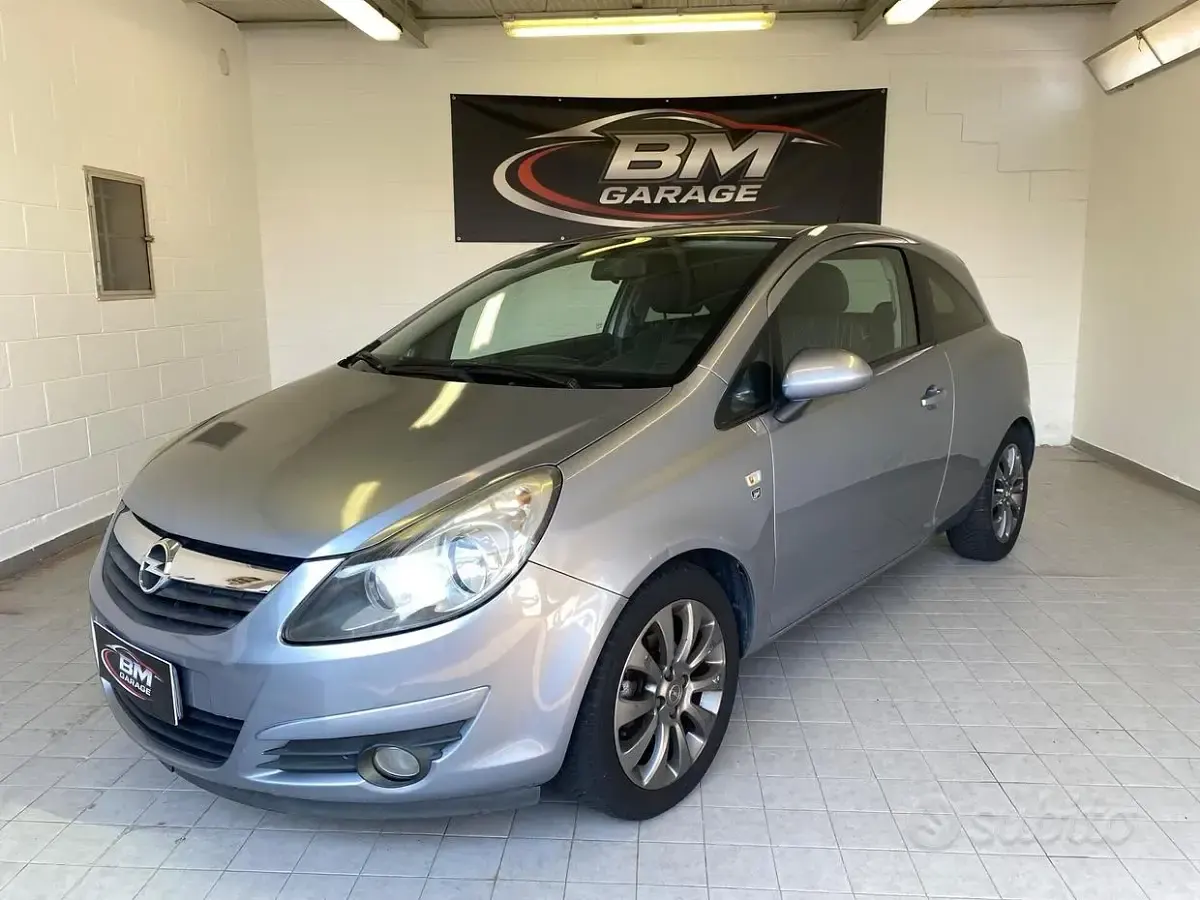 Usata Opel Corsa Edition 75 CV (55 kW) 2010 Grigio Utilitaria