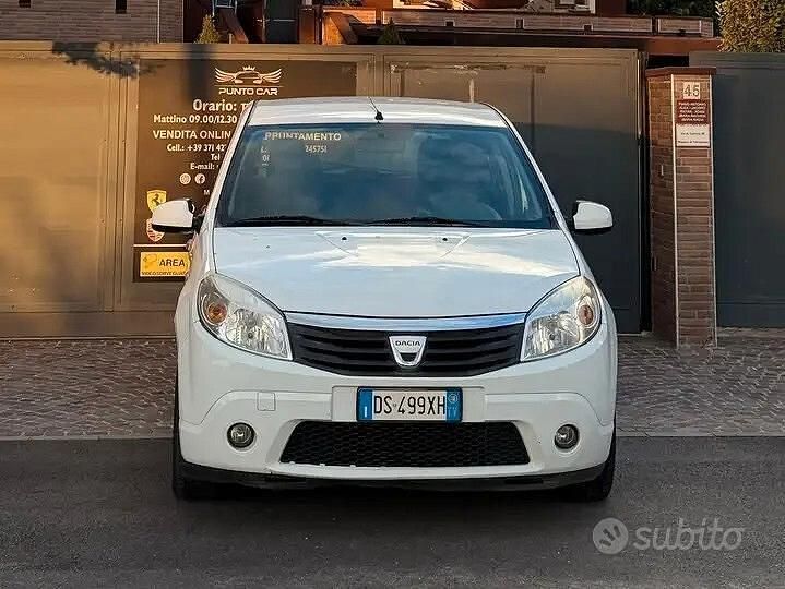 Usata Dacia Sandero Lauréate 75 CV (55 kW) 2008 Bianco Utilitaria