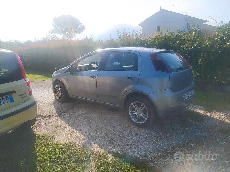 Usata Fiat Grande Punto 75 CV (55 kW) 2007 Grigio Utilitaria