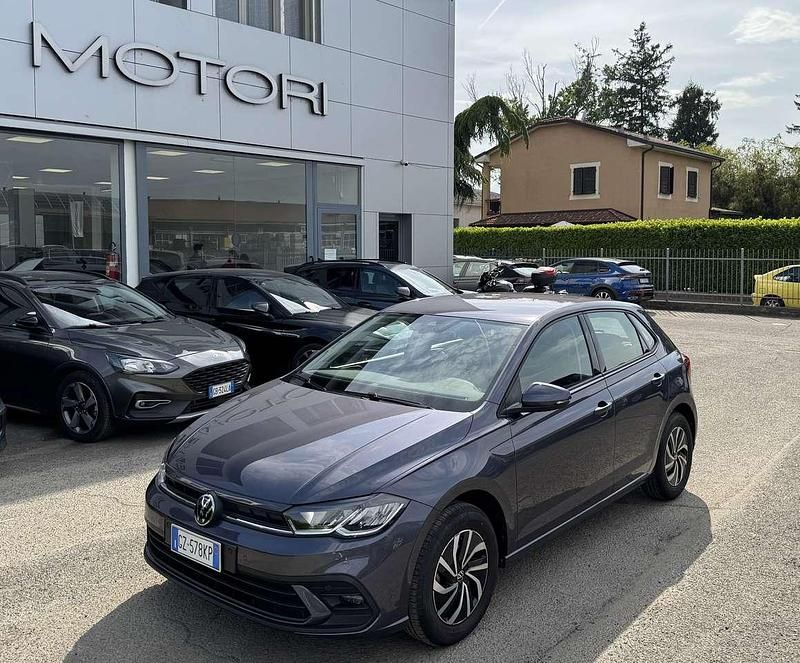 Usata VW Polo Life 95 CV (69 kW) 2025 Smoky grey met Utilitaria