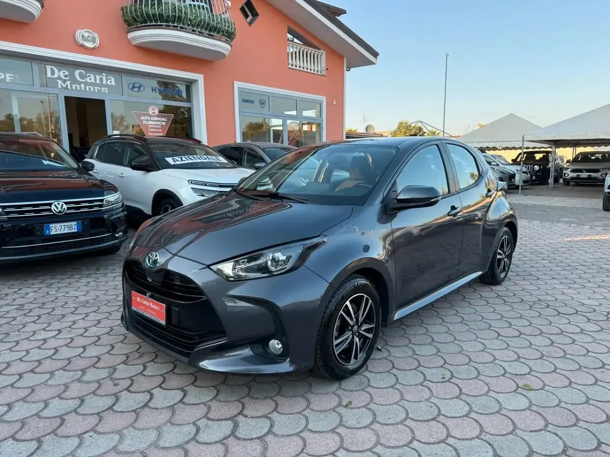 Gebraucht Toyota Yaris Business Edition 92 PS (67 kW) 2022 Grau Kleinwagen