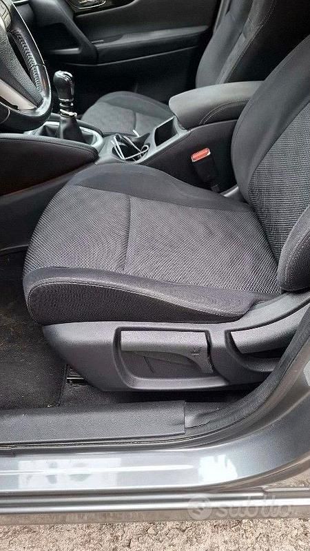 Usata Nissan Qashqai 360º 131 CV (96 kW) 2016 Grigio SUV