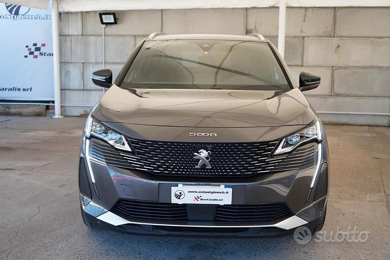 Usado Peugeot 5008 GT 130 CV (95 kW) 2021 Gris Berlina