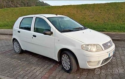 Usata 2009 Fiat Punto Active Tre volumi | 1900 € (Ottimo prezzo) - Immagine 1/4