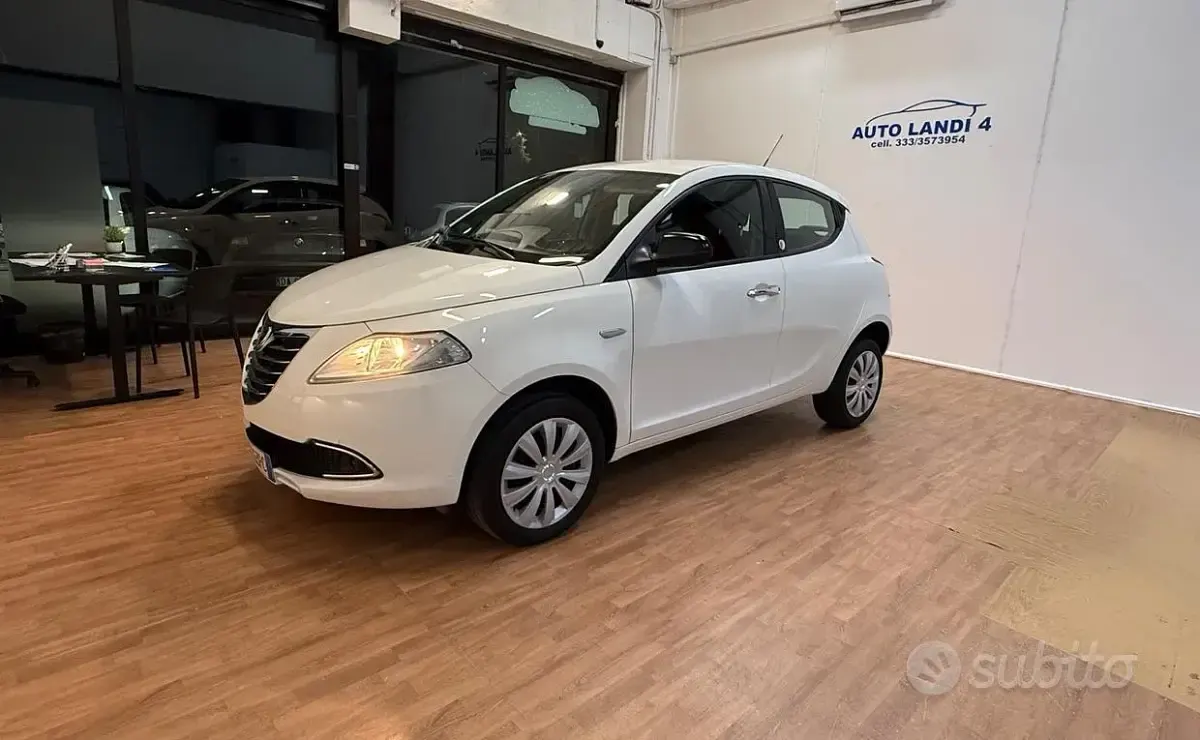 Usata Lancia Ypsilon Gold 80 CV (58 kW) 2015 Bianco Utilitaria