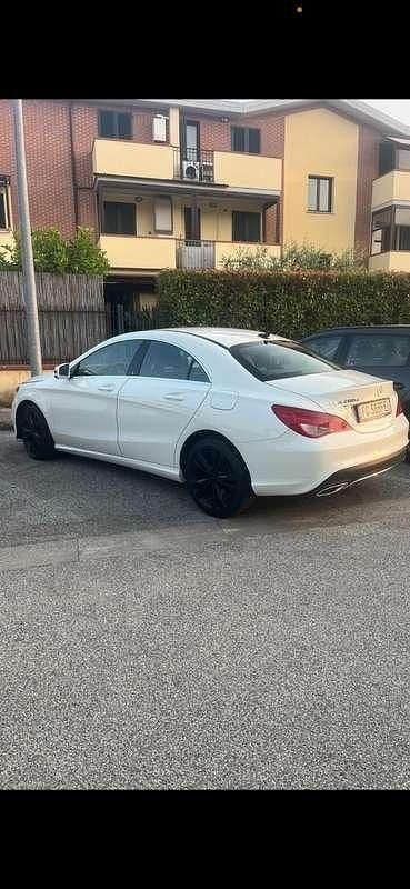 Usata Mercedes CLA200 136 CV (100 kW) 2015 Berlina