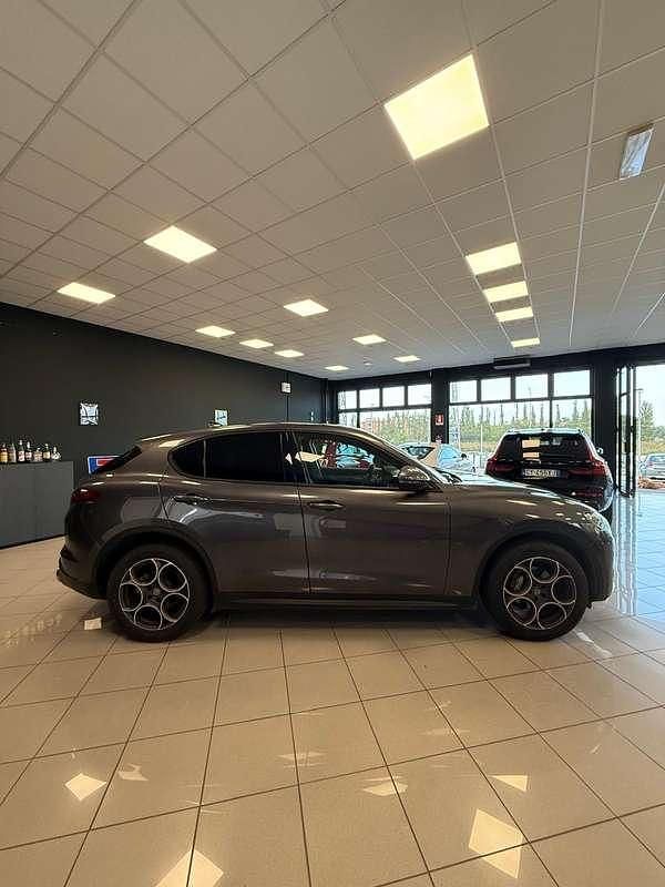 Usata Alfa Romeo Stelvio Executive 209 CV (153 kW) 2017 Marrone SUV